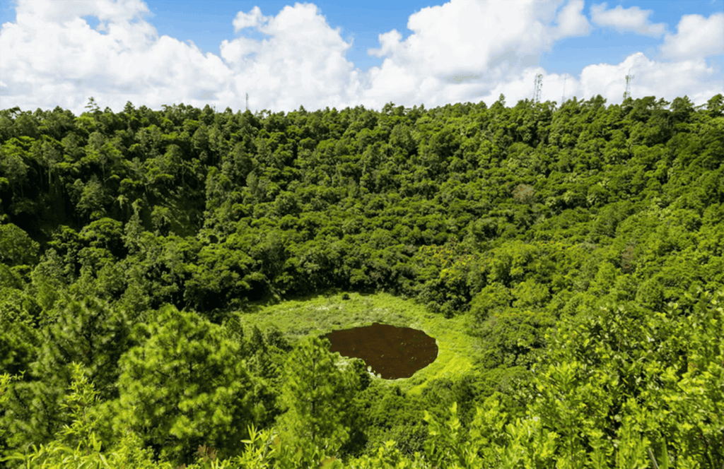 Der Vulkankrater Trou aux Cerfs auf Mauritius - Erlebnistour mit Rosario Pierrus